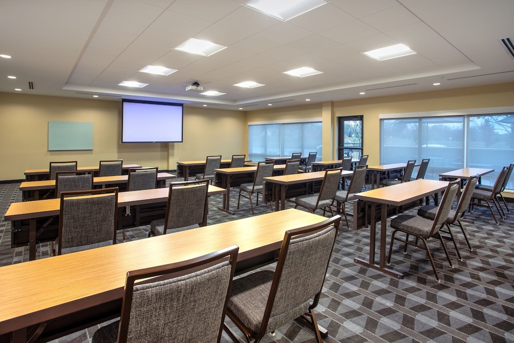 TownePlace Suites Detroit Belleville 42/50