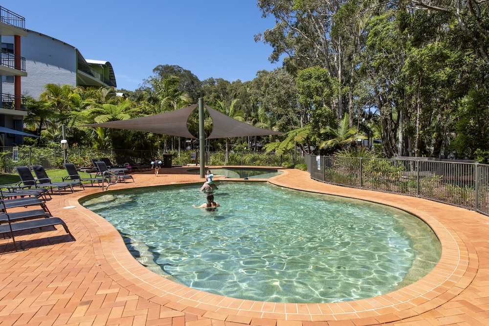 Flynns Beach Resort 7/33