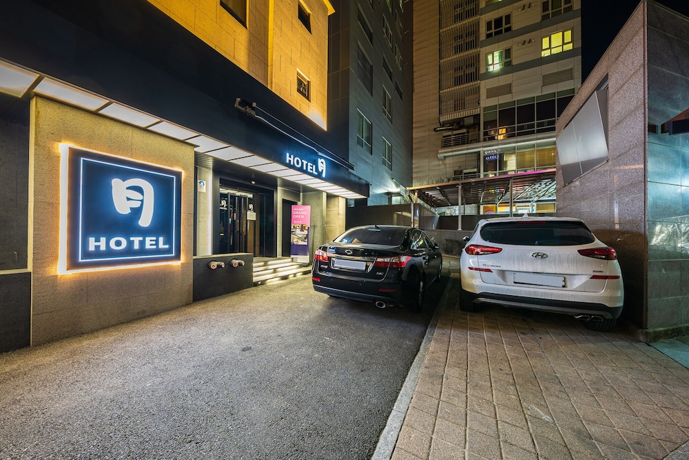 Wol Hotel 67/76