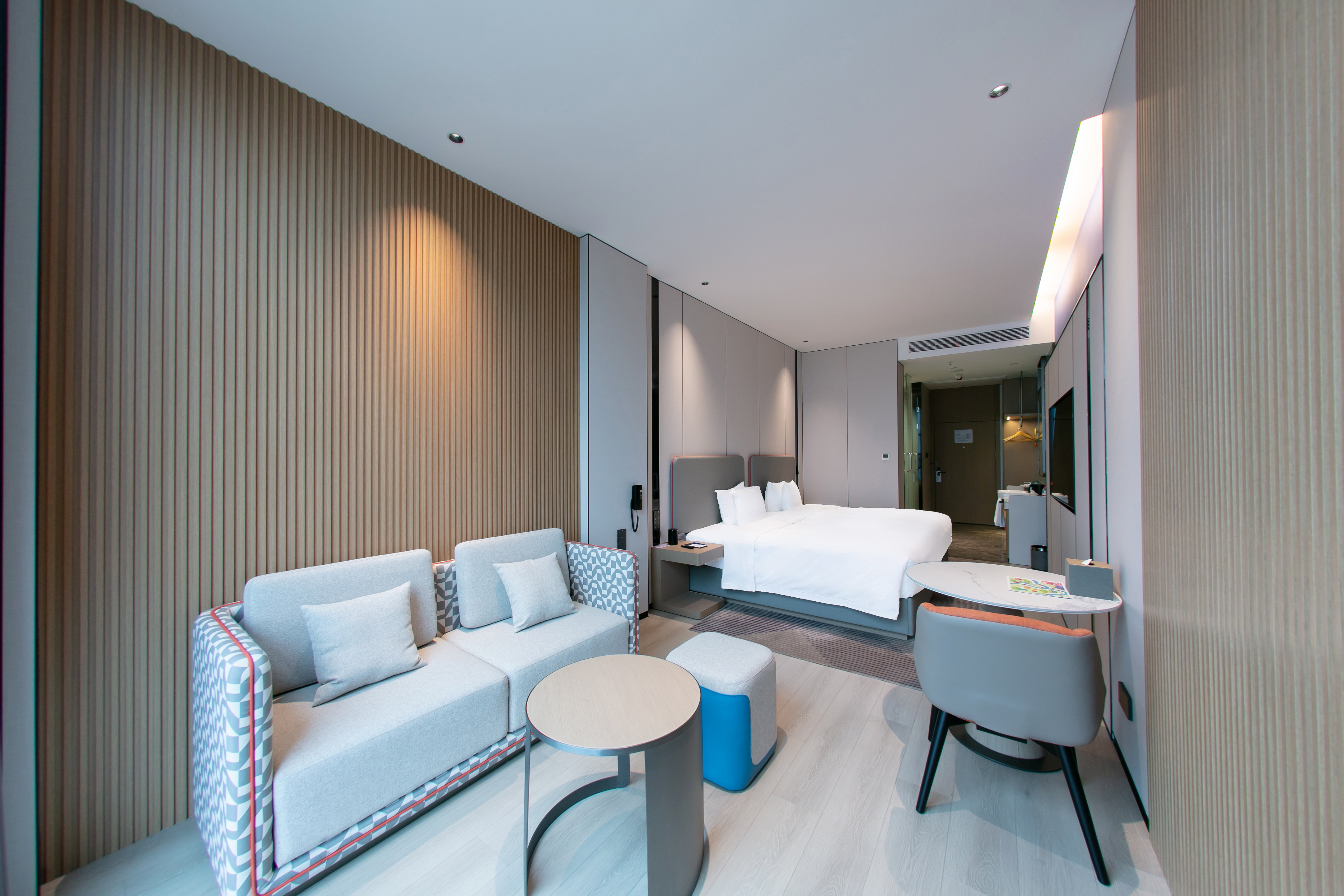 Holiday Inn Express Chongqing Nanbin Road 18/36