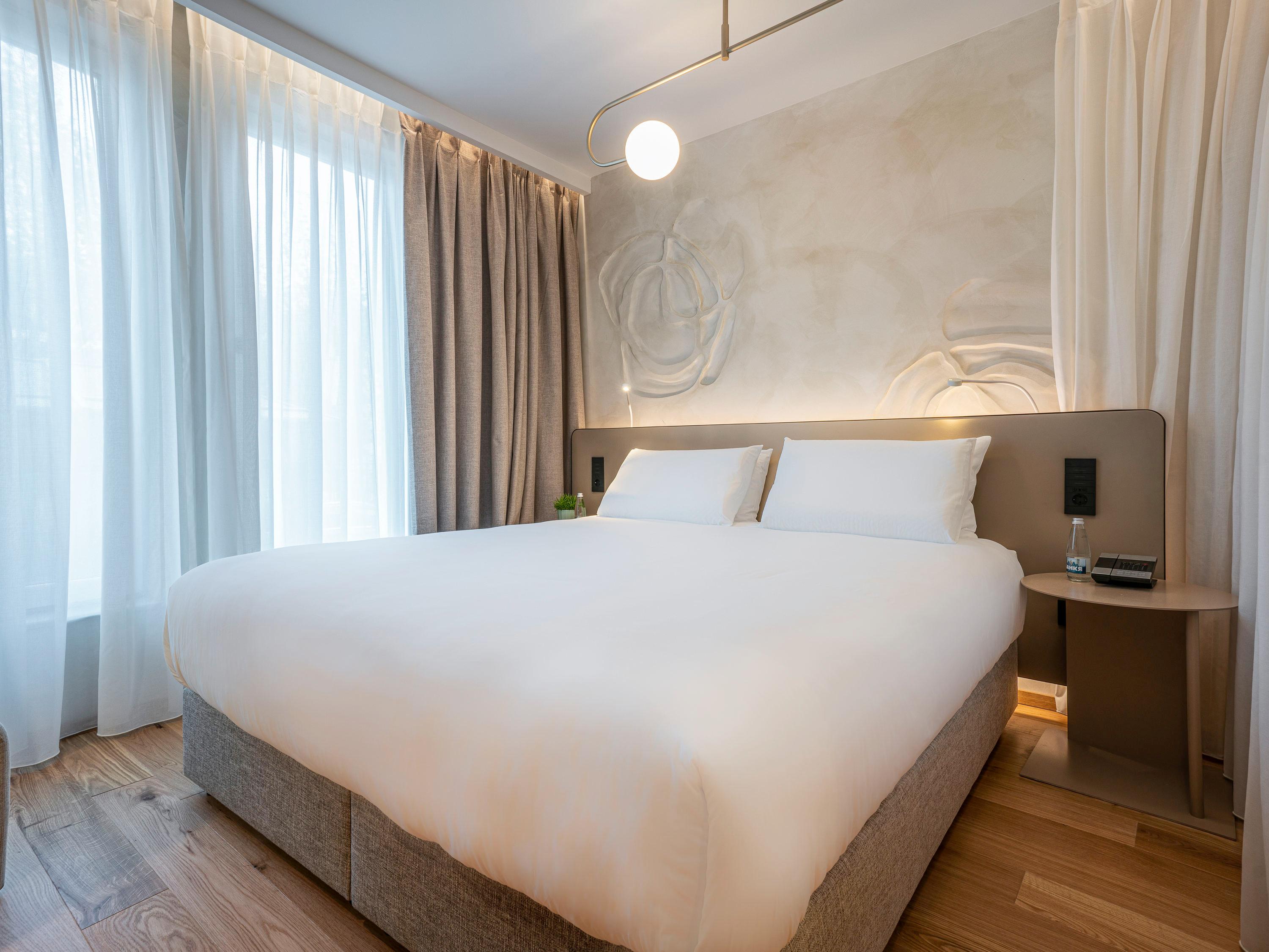 DELUXE, KING BED, BALCONY