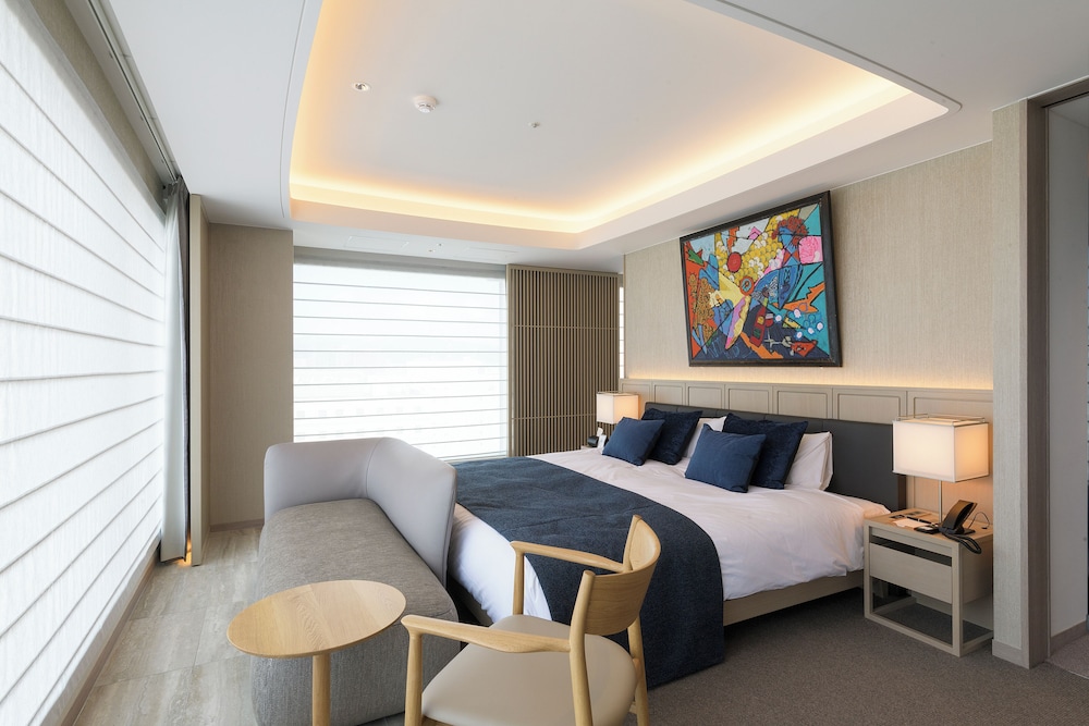 جناح جونيور بسرير كينج بإطلالة على البحر، ReLabo Medical Spa & Stay 2/2
