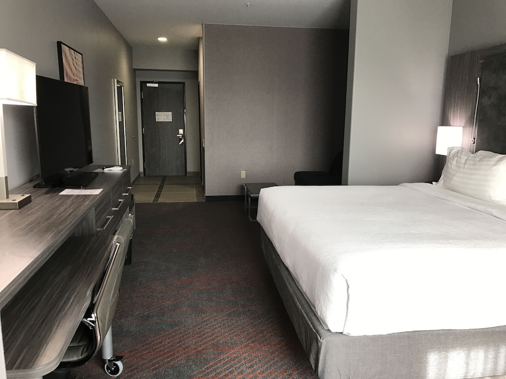 HOLIDAY INN ABILENE - NORTH COLLEGE AREA 16/63
