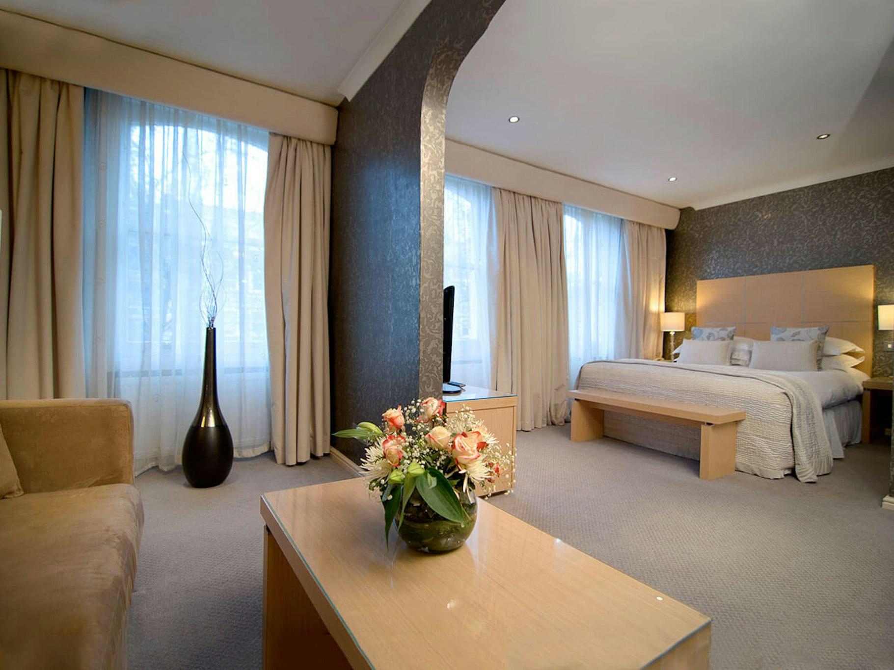 Junior Suite, Queen Bed