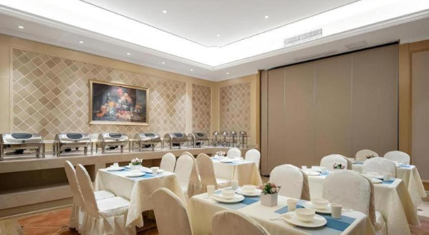 Vienna Hotel (Chongqing Lijiatuo Pedestrian Street) 50/62