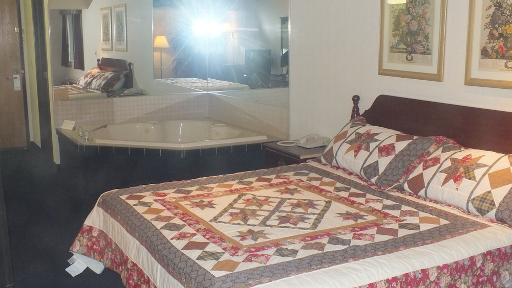 Quality Express Inn Suites Mineral Wells 16/49