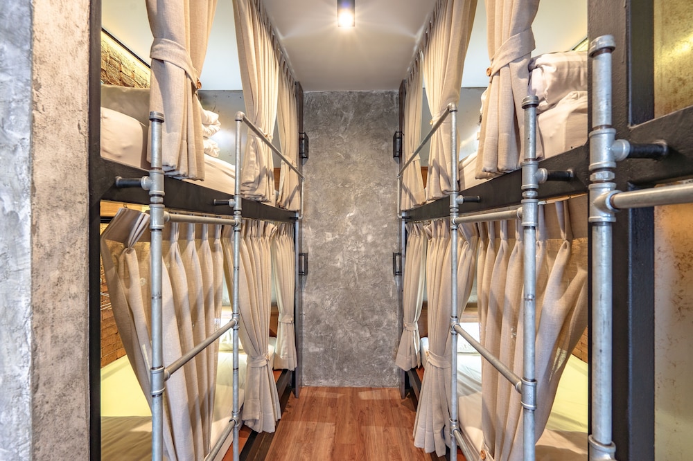 Siam Plug In Hostel 32/50