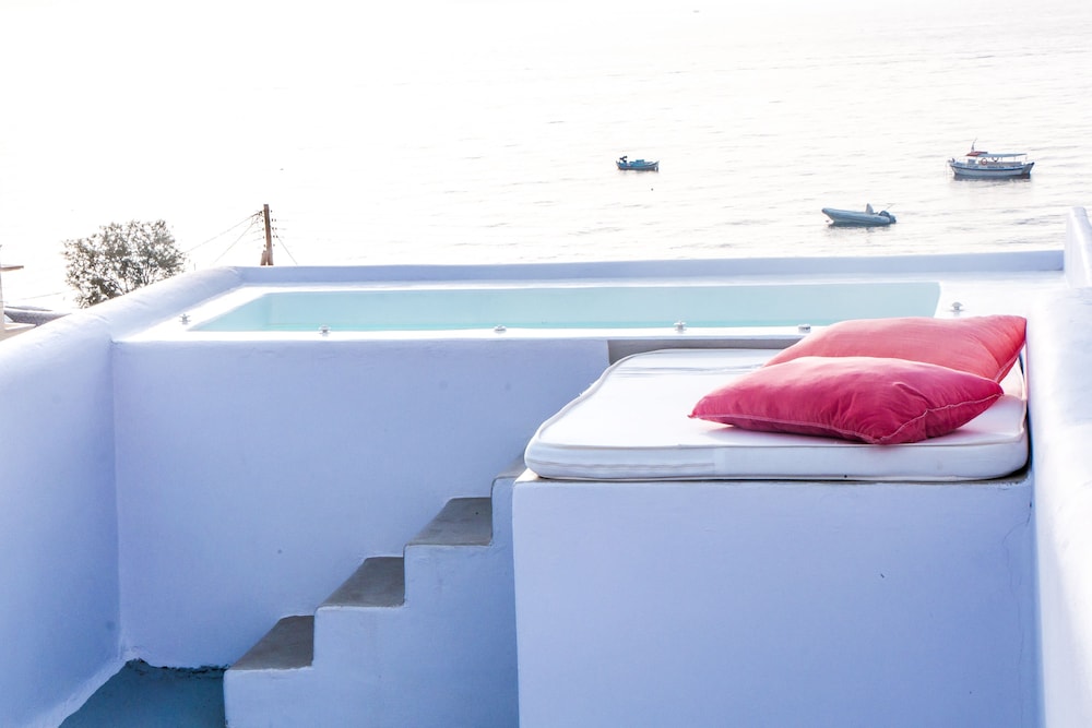 Blue Waves Hotel 36/70