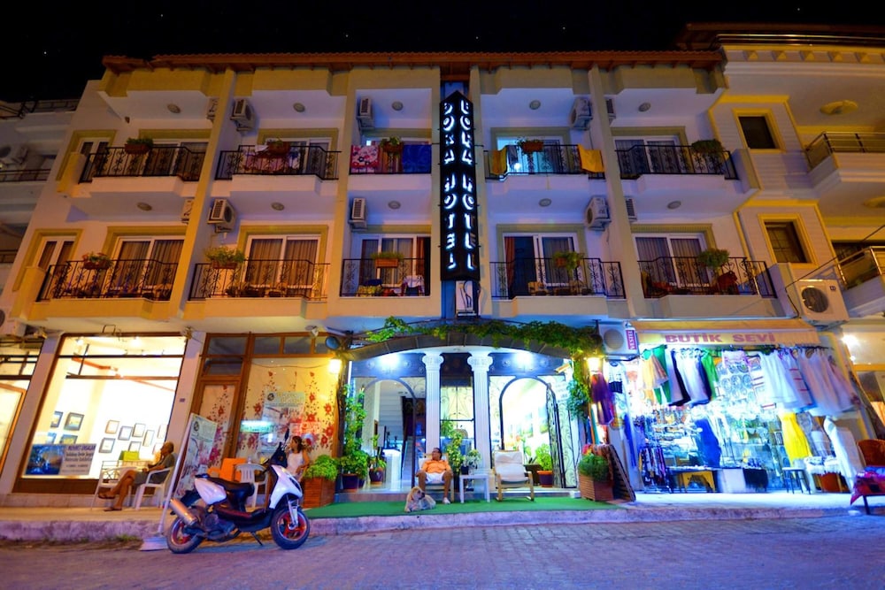 Bora Hotel 3/49