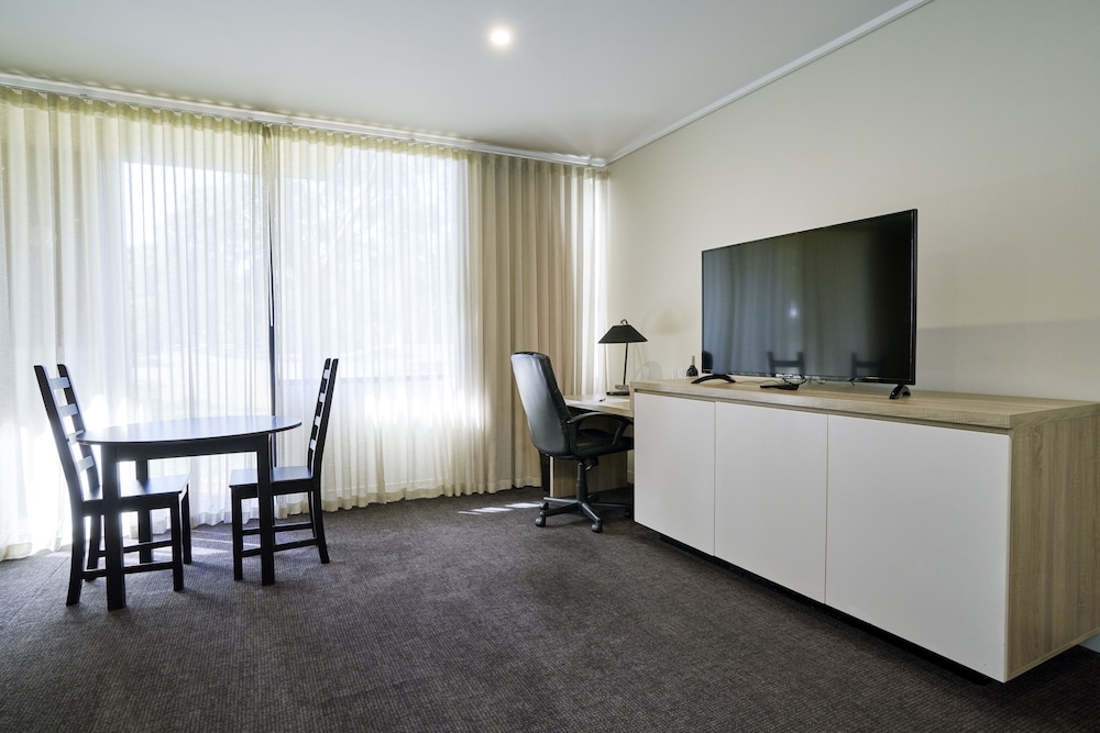 The Dingley Hotel 55/61