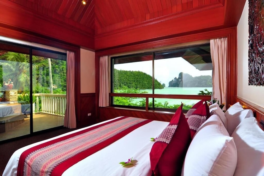 Phi Phi Island Cabana Hotel 50/69