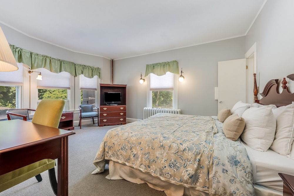 Castle Manor Inn 13/42