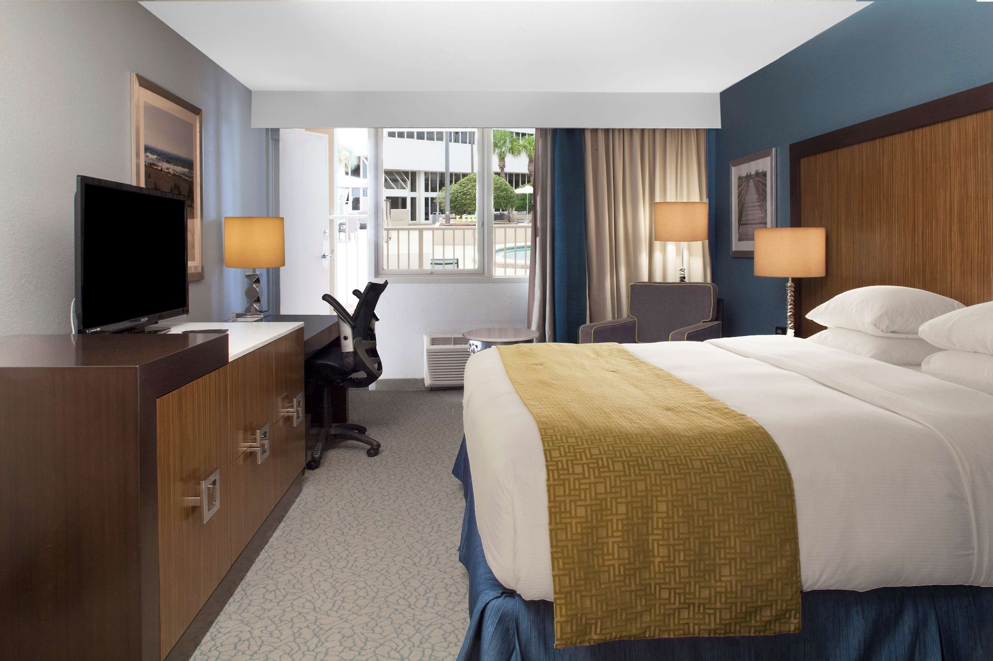 Room, King Bed, Balcony or Patio, Accessible، Doubletree By Hilton Hotel Jacksonville Airport 3/8
