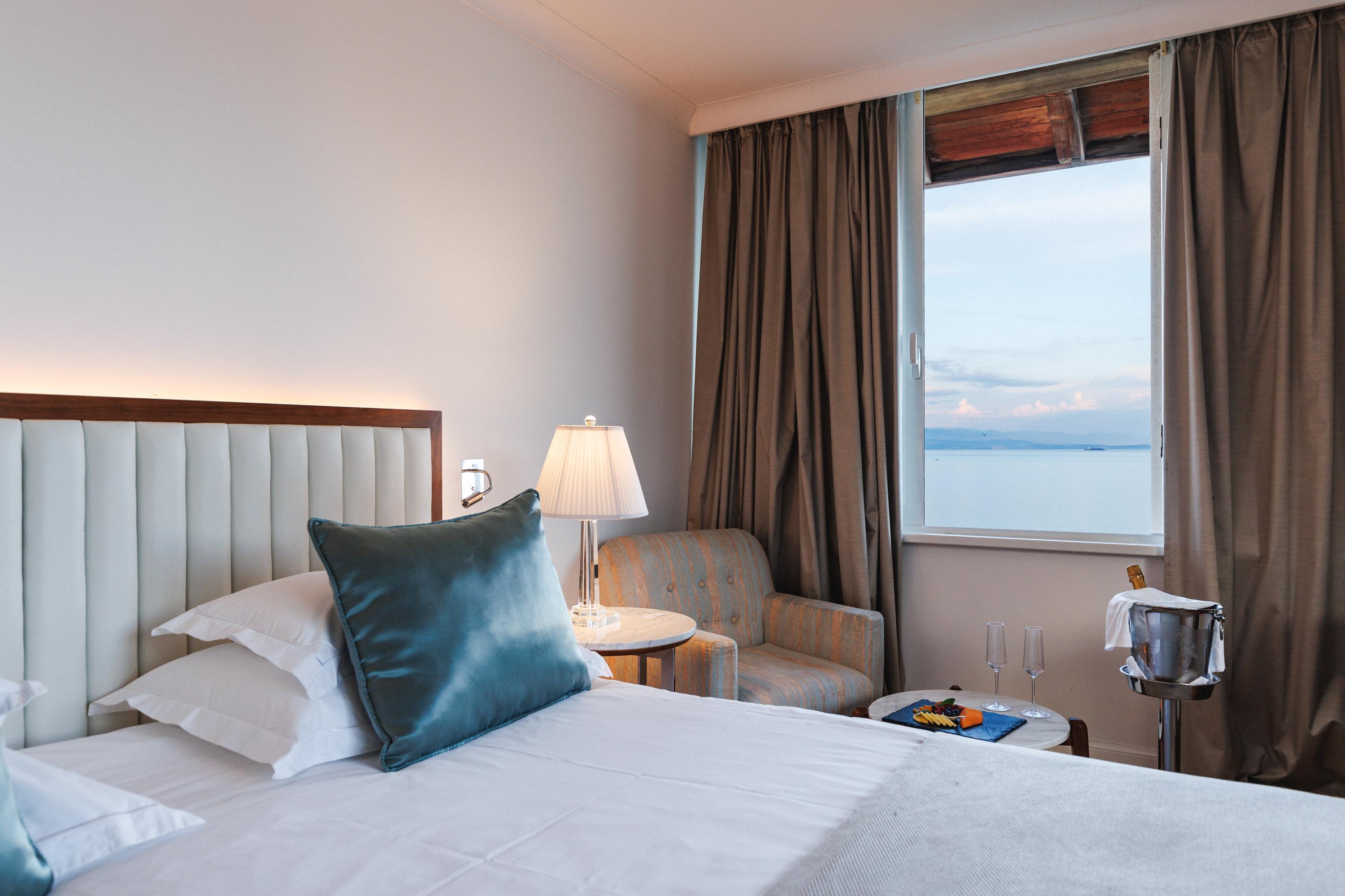 Superior, Sea View, French Balcony 3/3