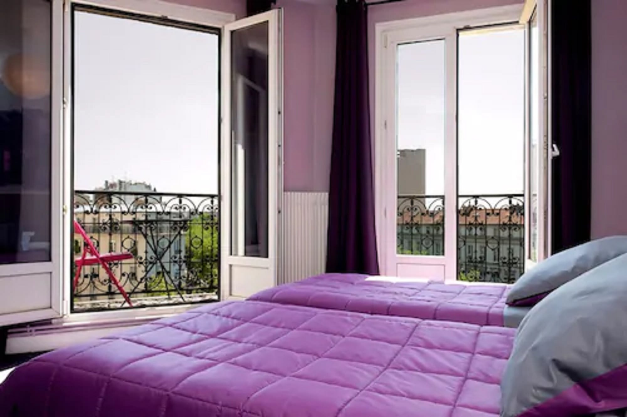 COMFORT, TWIN BEDS