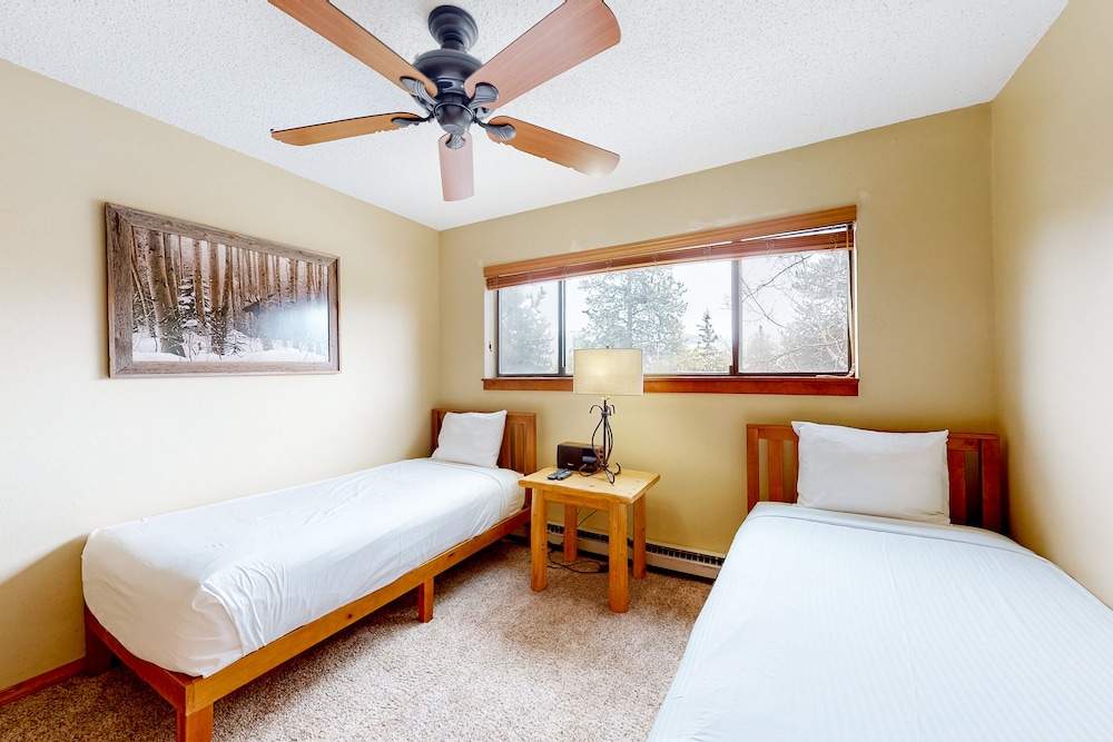 Pine Ridge Condominiums 13/50