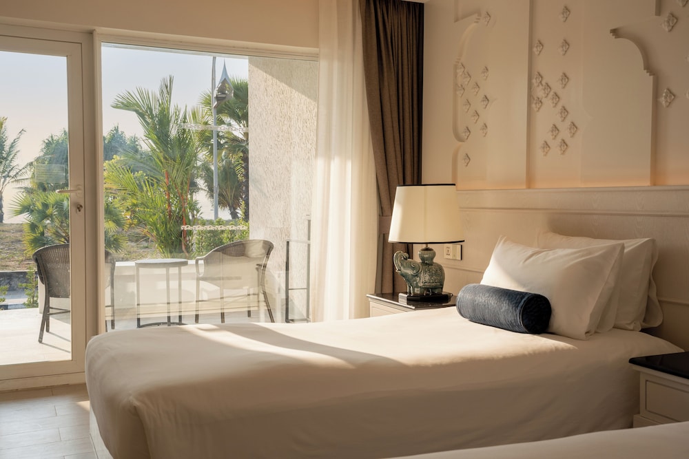Seaview Infinity Pool 2 Bedroom Duplex Suite