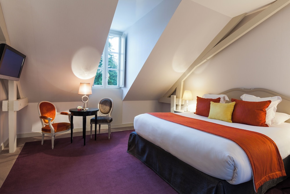 CASTLE, SUPERIOR, DOUBLE BED