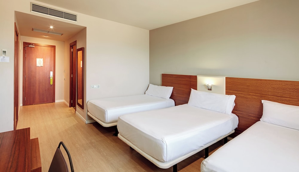 CLASSIC, TWIN BEDS, WITH EXTRA BED
