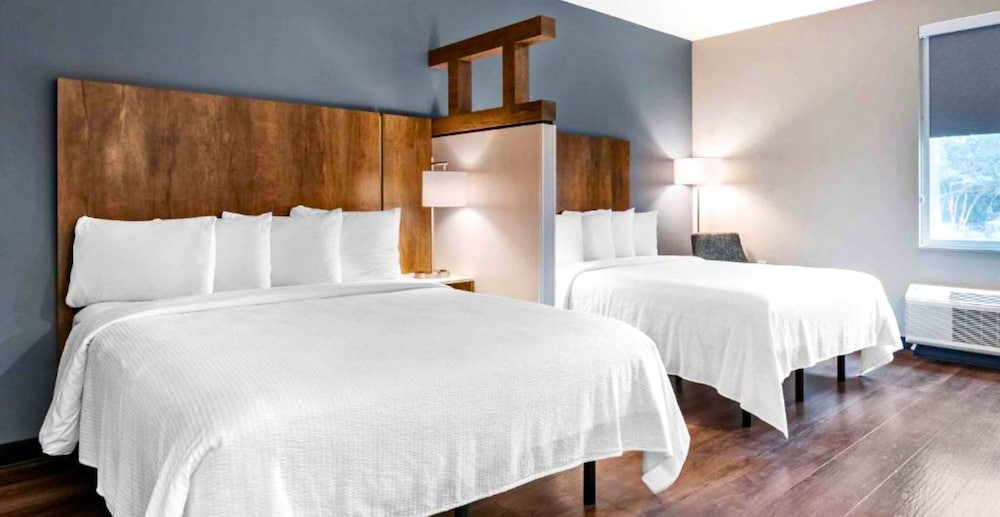 PREMIUM, STUDIO, 2 QUEEN BEDS