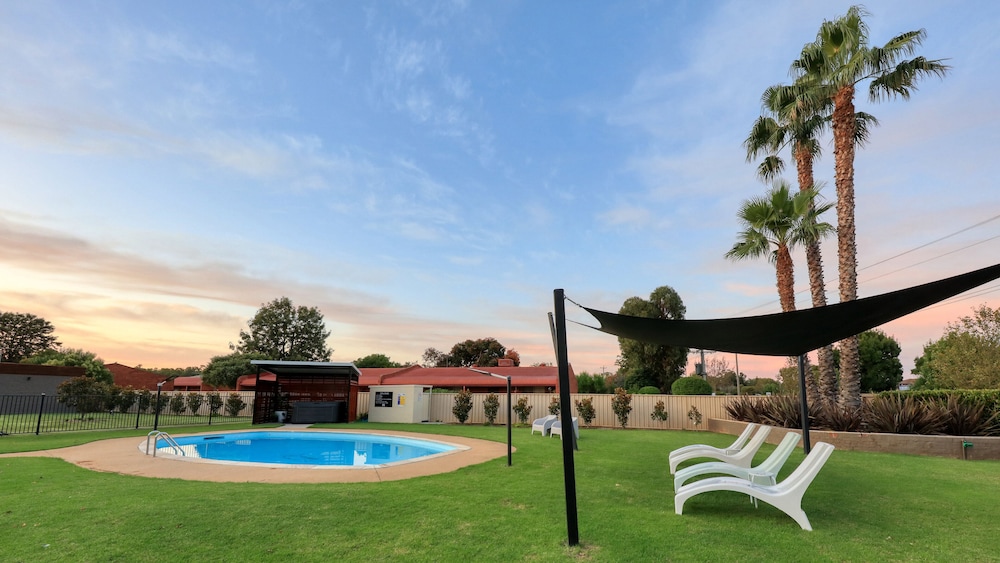 Motel Menere Apos S 54/61