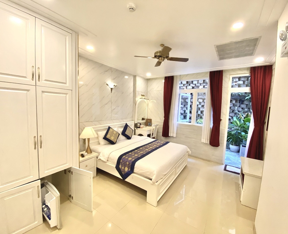 Tulip Hotel 3 43/81