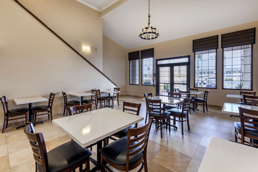 Best Western Town & Country Lodge 42/58