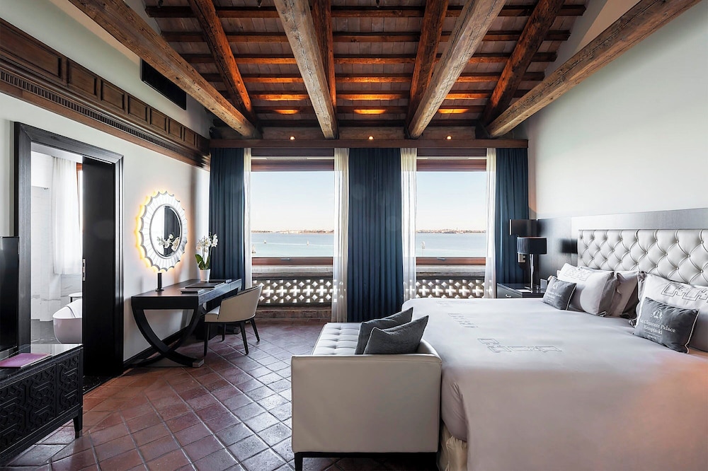 SAN CLEMENTE, SUITE
