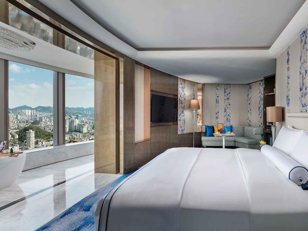 SOFITEL GUIYANG HUNTER 18/54