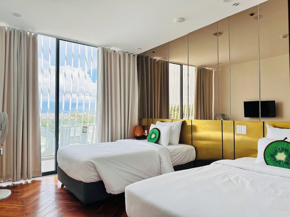 Len's Hotel 15/50