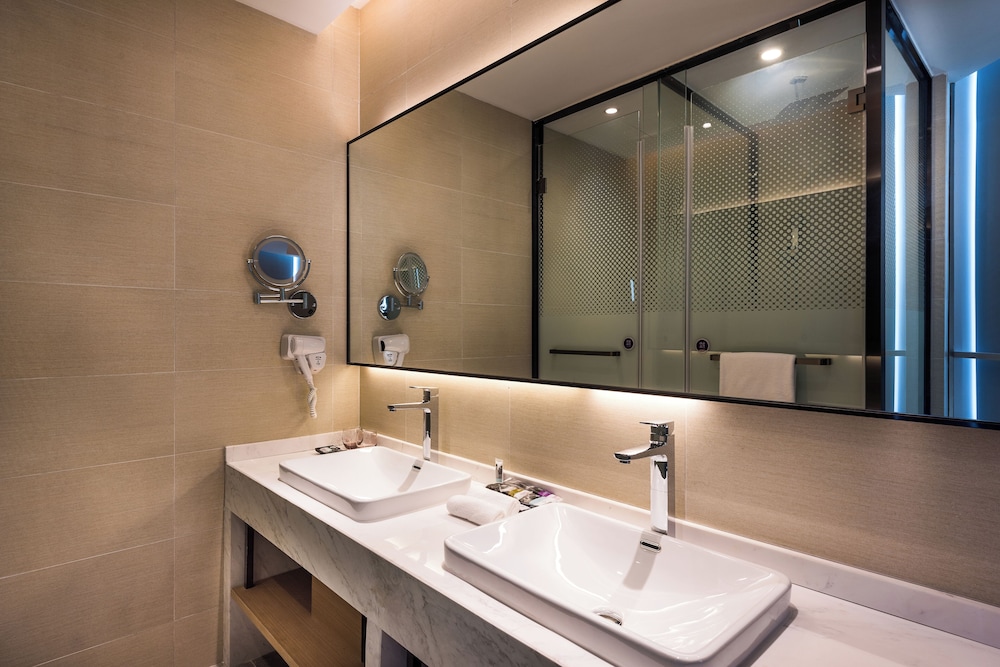 Mercure Shanghai Hongqiao Railway Station 34/37