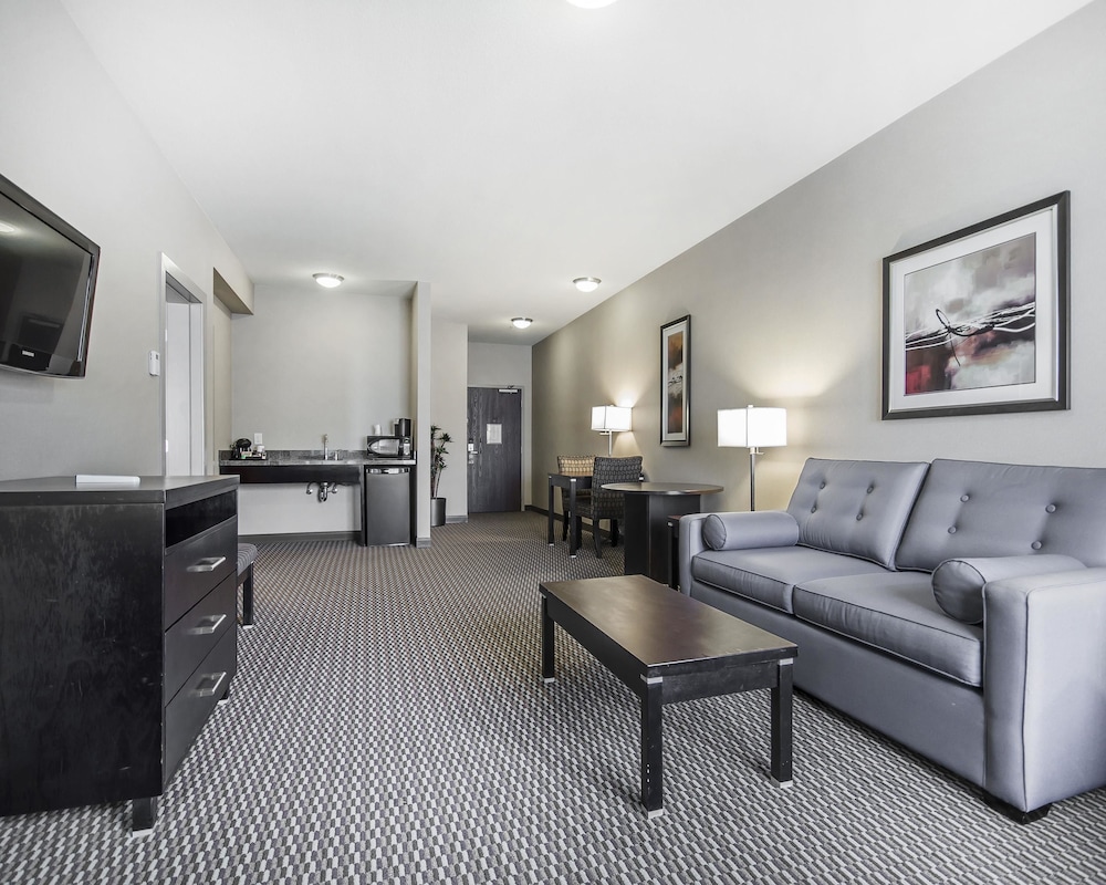 Comfort Suites Kelowna, BC 32/52