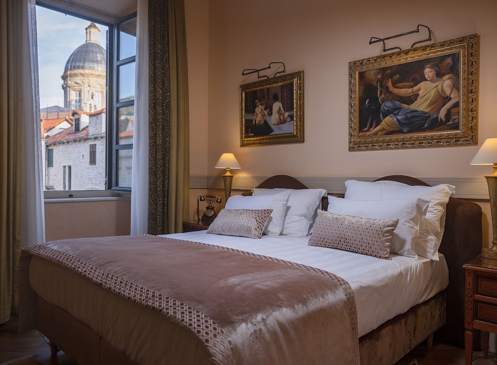 The Pucic Palace 25/69