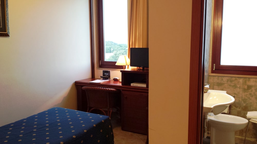 Ara Solis Hotel 24/78