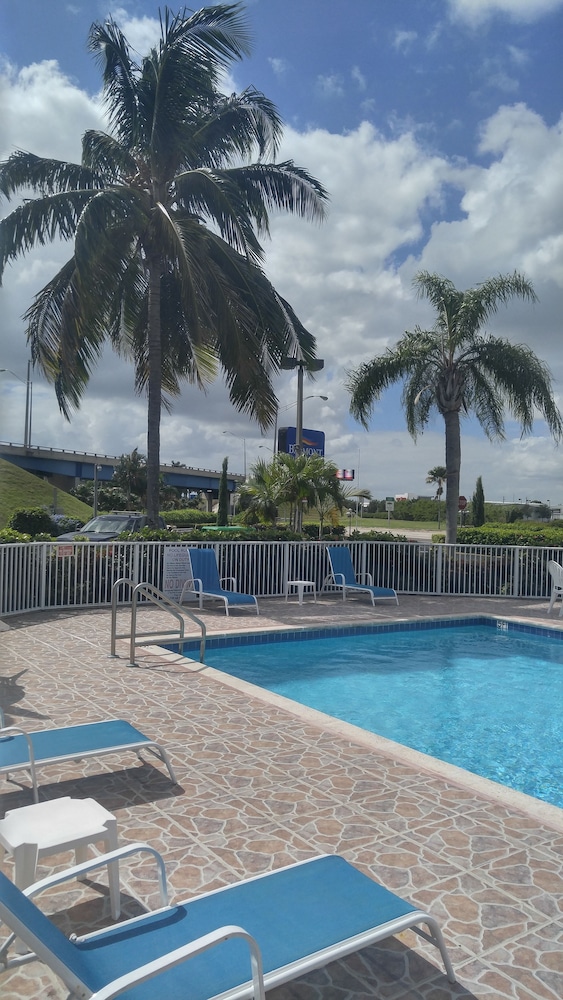 Belmont Inn Suites 43/50