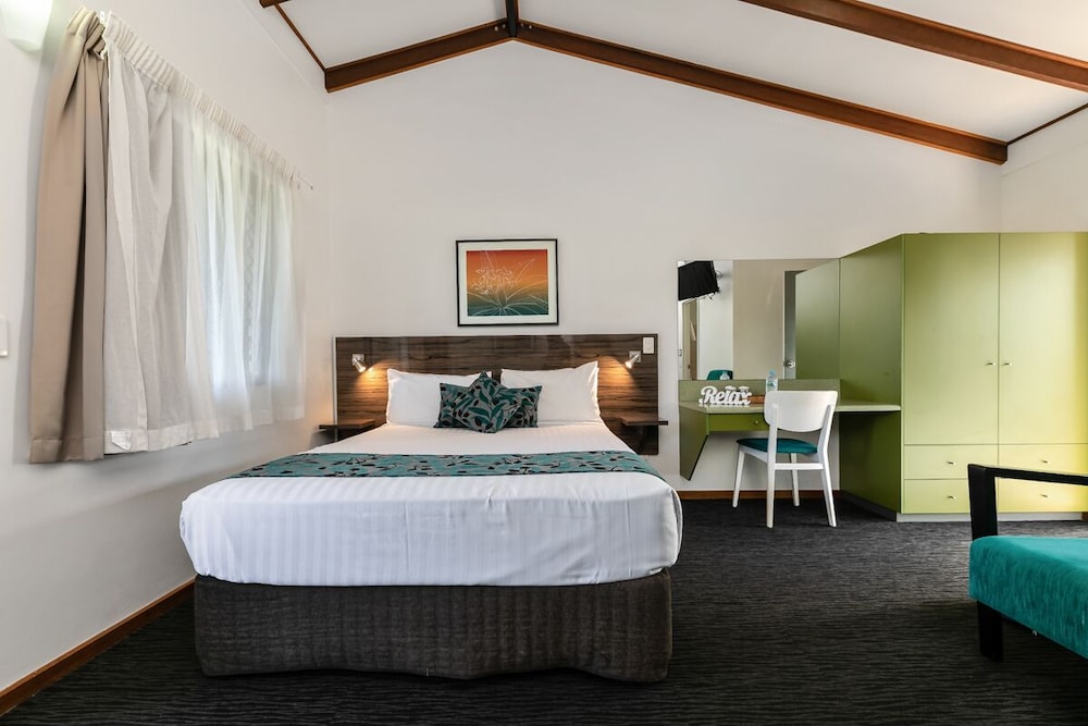 PALMS CITY RESORT 18/63