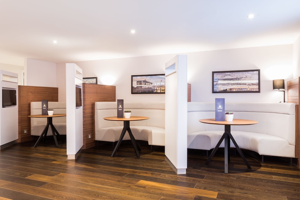 Courtyard By Marriott Glasgow Airport 34/36