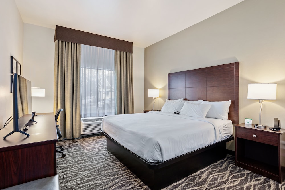 Cobblestone Hotel & Suites-Little Chute 12/48
