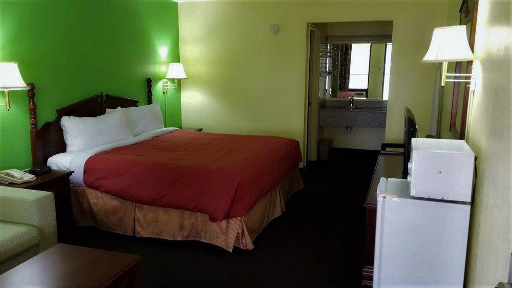 Executive Inn Scottsville 17/33