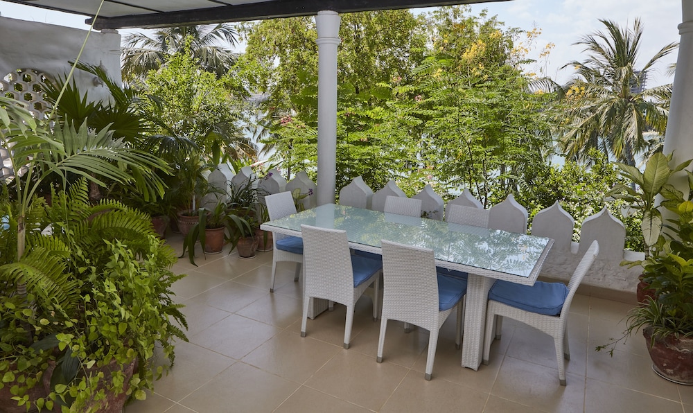 Tamarind Village Apartments 27/29