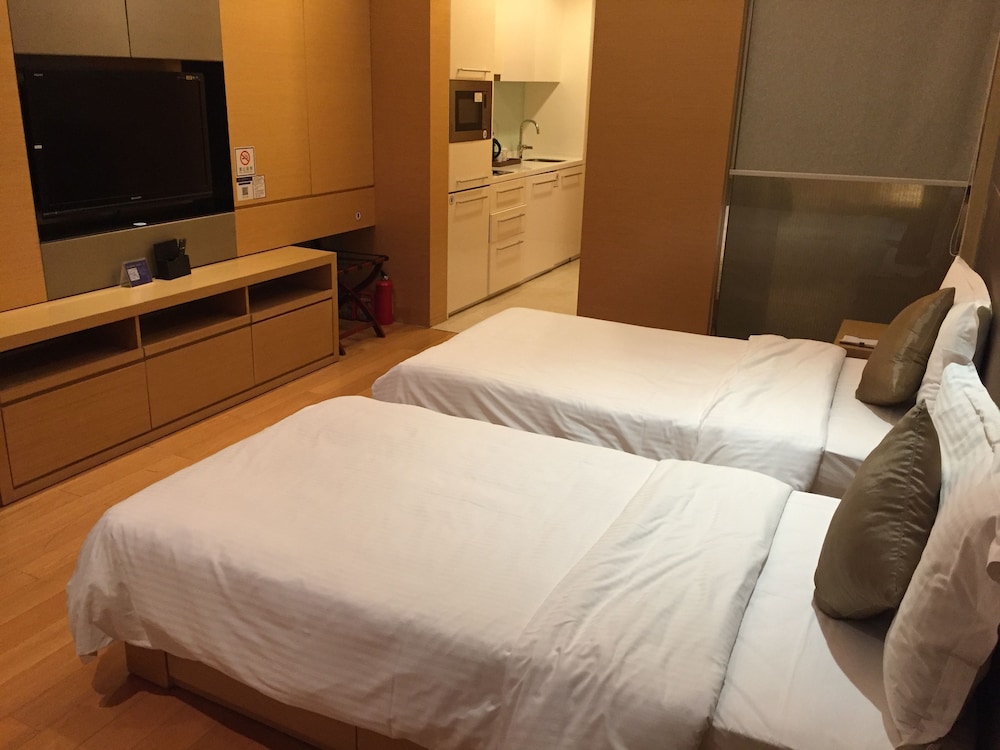 Estay Residence Poly World Trading Center 32/64