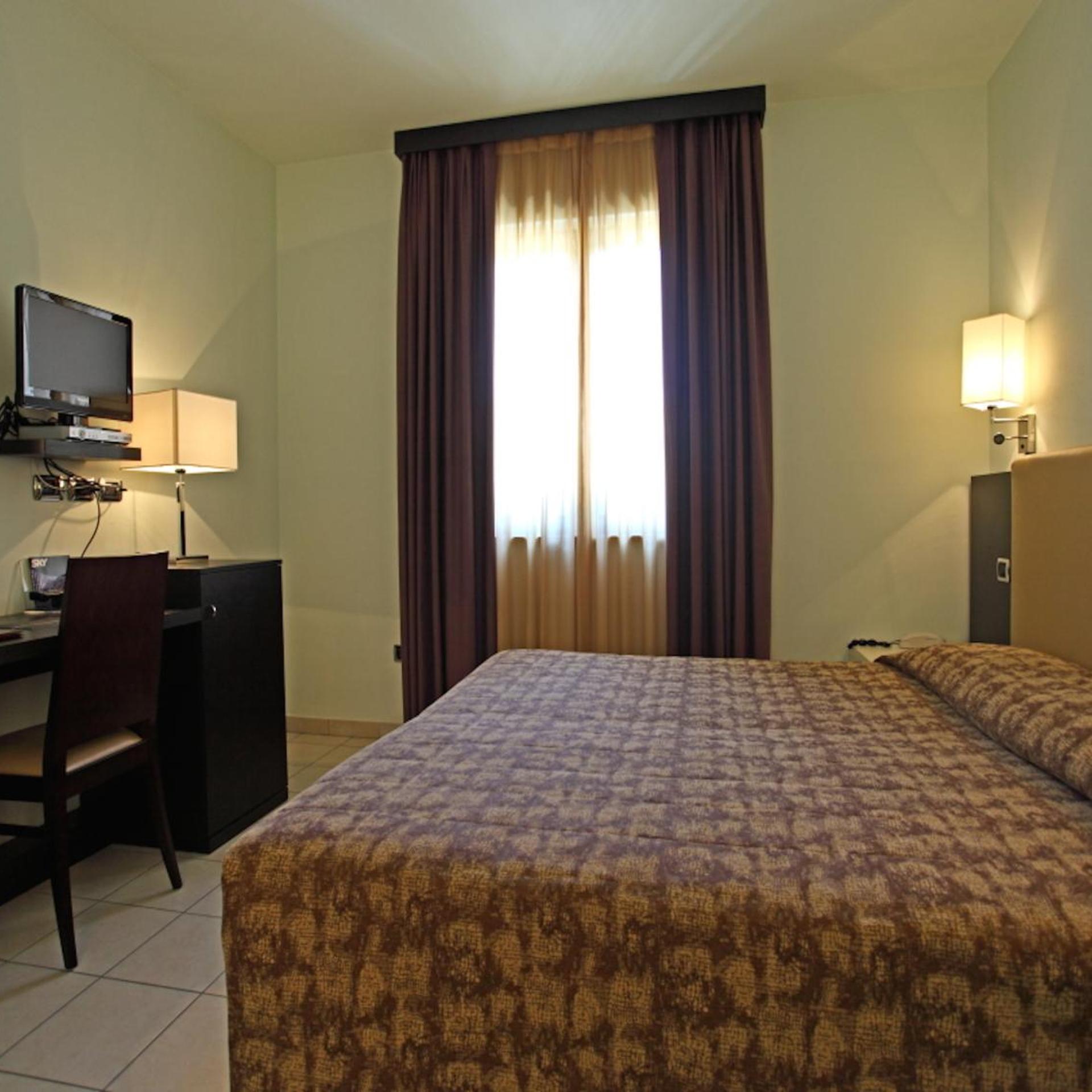 Euro Hotel 12/50