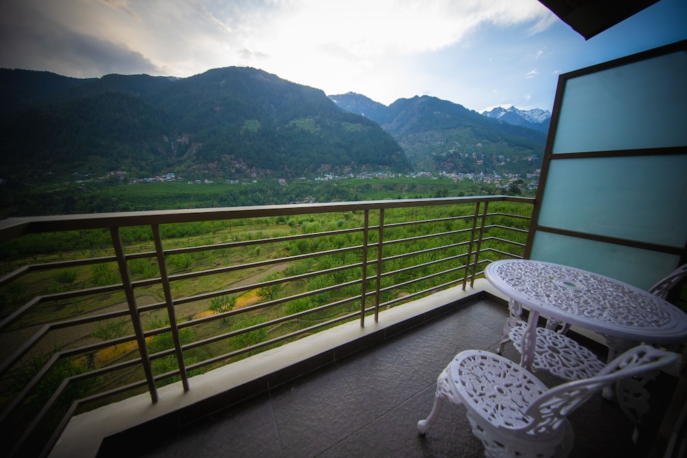 juSTa Grand View Resort & Spa Manali 52/73