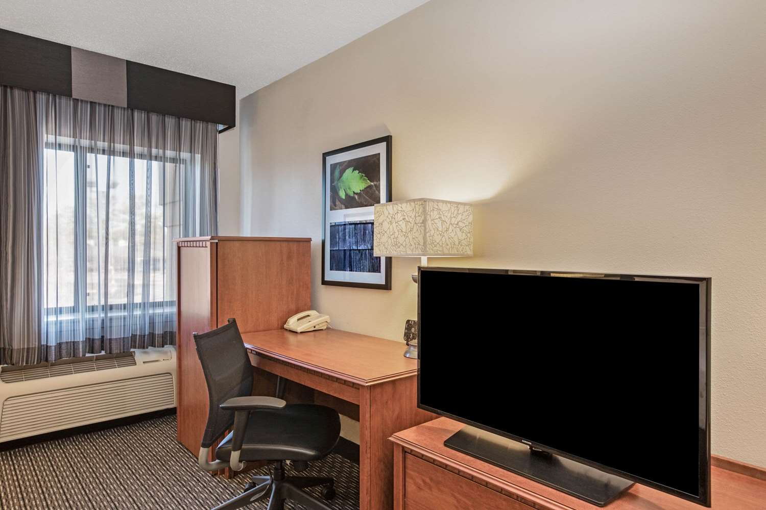 La Quinta Inn & Suites by Wyndham N Little Rock-McCain Mall 52/63