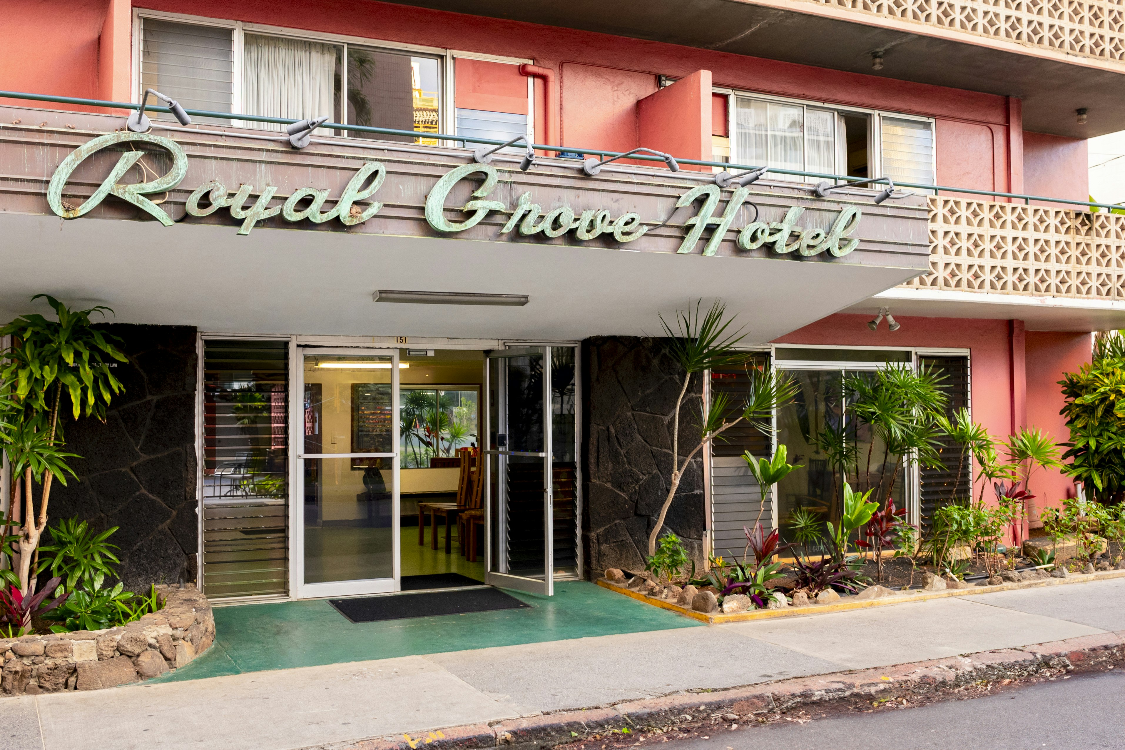 Royal Grove Waikiki 7/52