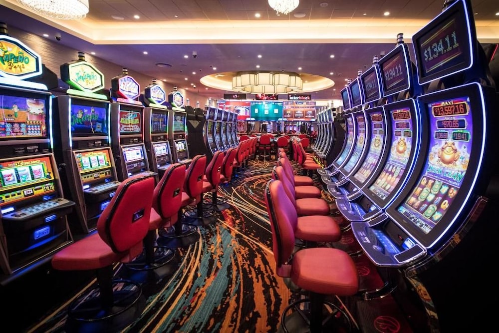 Jake's 58 Hotel & Casino 64/67
