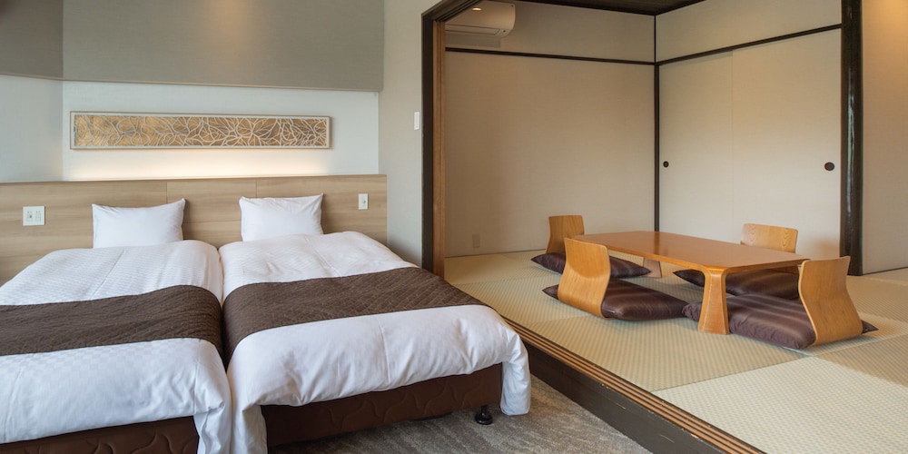 JAPANESE WESTERN, DELUXE, PRIVATE BATHROOM