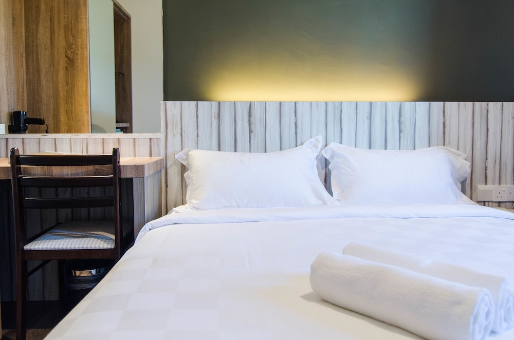Mornington Hotel Soon Choon 18/36