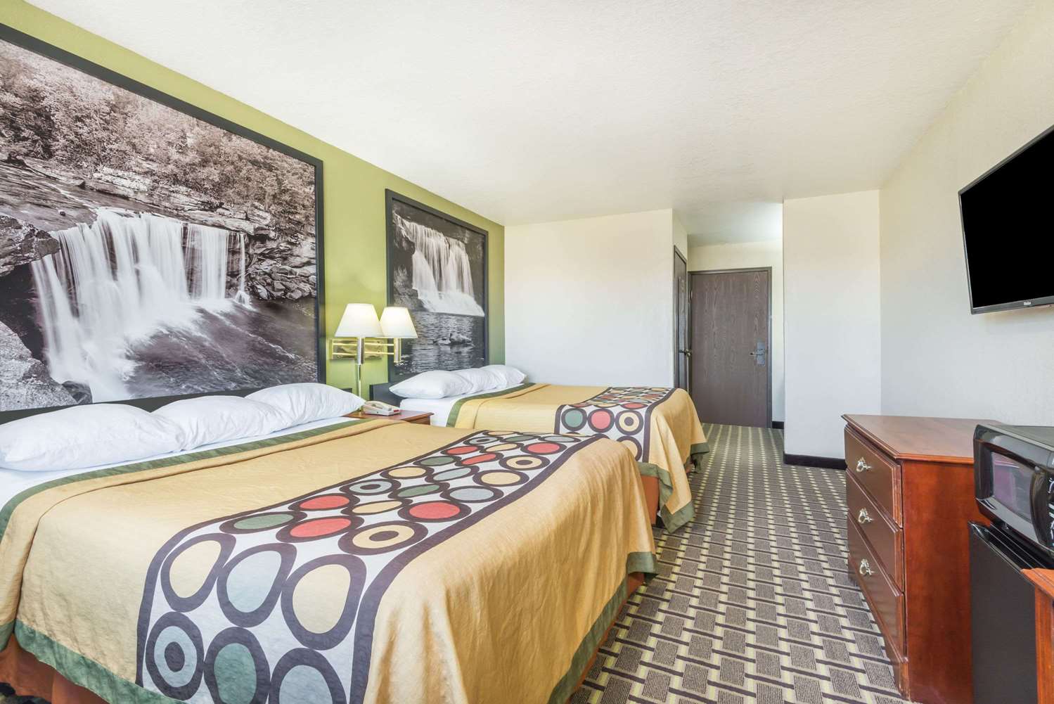 Super 8 By Wyndham Madison/Hanover Area 2/17