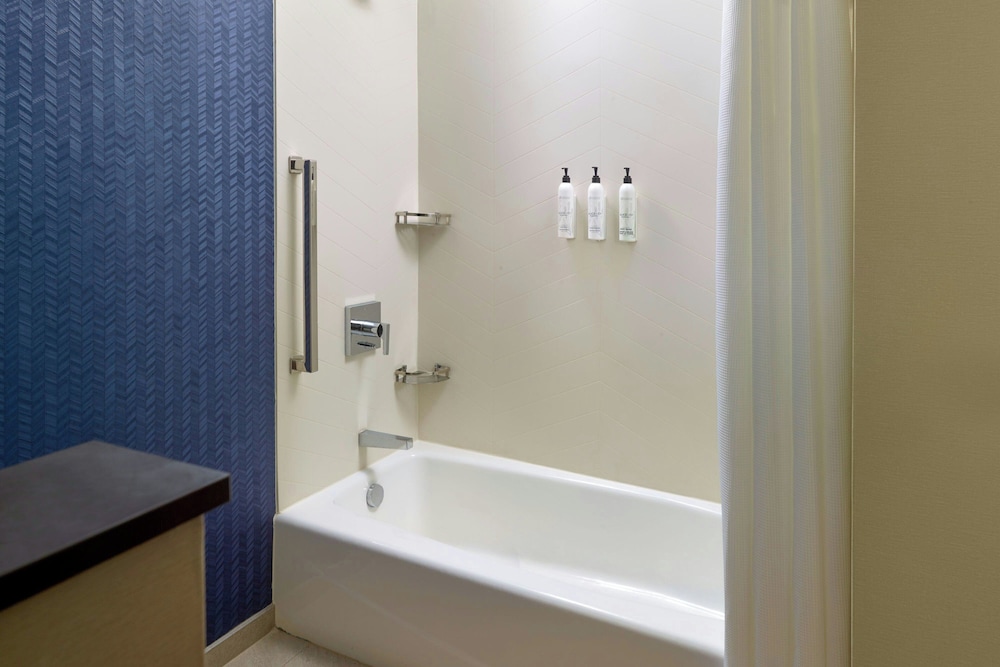 Fairfield Inn & Suites By Marriott Alpharetta Avalon Area 26/27